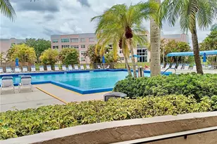 10402 Sunrise Lakes Blvd, Sunrise, FL 33322 - Photo 15