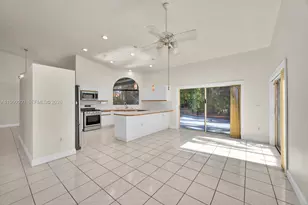 10635 SW 158th Pl, Miami, FL 33196 - Photo 9