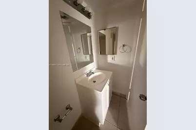 17500 NW 67th Pl #I-4, Hialeah, FL 33015 - Photo 3
