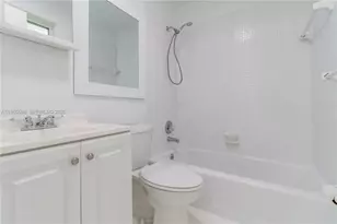 710 11th St, Miami Beach, FL 33139 - Photo 7