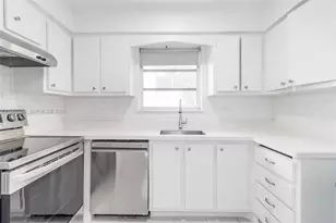 710 11th St, Miami Beach, FL 33139 - Photo 3