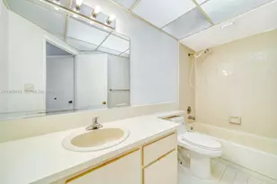 8290 Lake Dr, Doral, FL 33166 - Photo 25