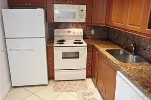 10425 SW 112th Ave, Miami, FL 33176 - Photo 7