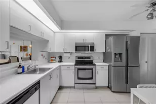 901 SW 141st Ave, Pembroke Pines, FL 33027 - Photo 9