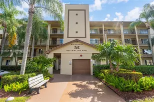 901 SW 141st Ave, Pembroke Pines, FL 33027 - Photo 1