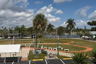 725 SW 11th Ave, Hallandale Beach, FL 33009 - Photo 25