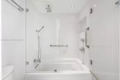 400 S Pointe Dr #2006, Miami Beach, FL 33139 - Photo 21