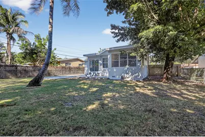 870 NE 144th St, North Miami, FL 33161 - Photo 23