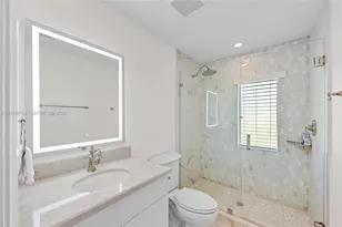 2567 Montclaire Cir, Weston, FL 33327 - Photo 39