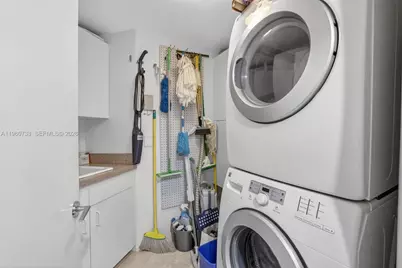 2000 Island Bl #1109, Aventura, FL 33160 - Photo 37