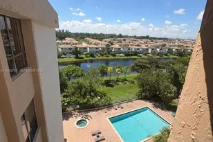 900 NE 195th St, Miami, FL 33179 - Photo 15