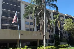 900 NE 195th St, Miami, FL 33179 - Photo 3