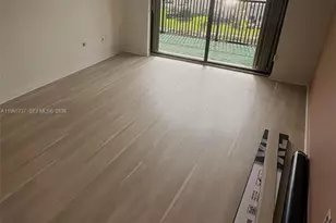 900 NE 195th St, Miami, FL 33179 - Photo 11