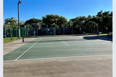 721 N Pine Island Rd #302, Plantation, FL 33324 - Photo 5