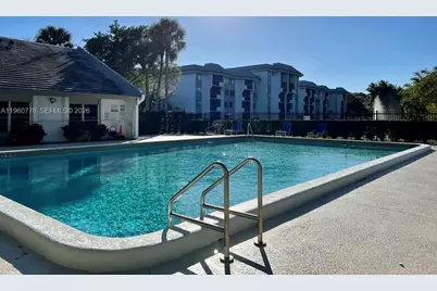 721 N Pine Island Rd #302, Plantation, FL 33324 - Photo 3