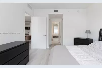 45 SW 9th St #1805, Miami, FL 33130 - Photo 7