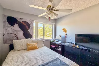 20816 NW 3rd Ln, Pembroke Pines, FL 33029 - Photo 15