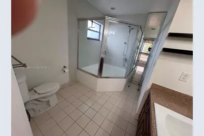 8273 NW 188th Ter, Hialeah, FL 33015 - Photo 17