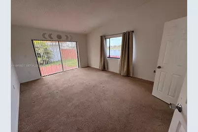 8273 NW 188th Ter, Hialeah, FL 33015 - Photo 15