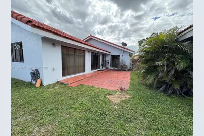 8273 NW 188th Ter, Hialeah, FL 33015 - Photo 27