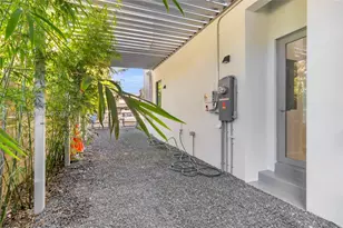 3204 Plaza St, Miami, FL 33133 - Photo 25