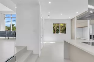 3204 Plaza St, Miami, FL 33133 - Photo 5