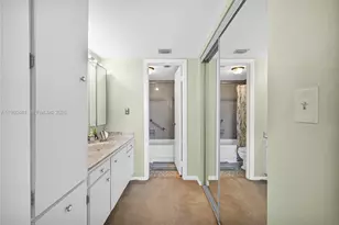 1101 Colony Point Cir, Pembroke Pines, FL 33026 - Photo 23