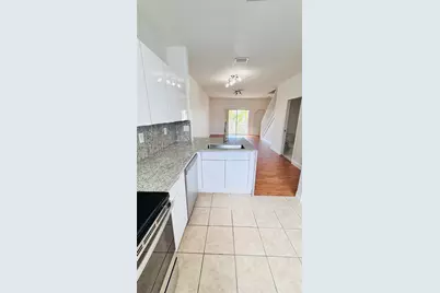 5610 NW 114th Pl #205, Doral, FL 33178 - Photo 5