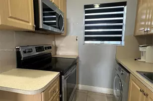 110 SE 2nd St, Hallandale Beach, FL 33009 - Photo 7