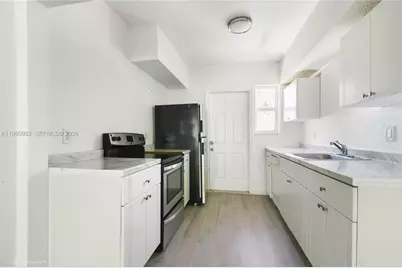 1050 98th St #4W, Bay Harbor Islands, FL 33154 - Photo 3