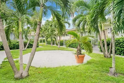 1050 98th St #4W, Bay Harbor Islands, FL 33154 - Photo 11