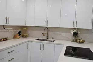 1000 W Island Blvd, Aventura, FL 33160 - Photo 11