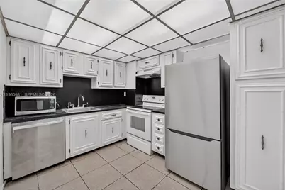 2655 Collins Ave #1502, Miami Beach, FL 33140 - Photo 7