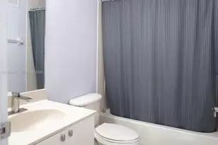 130 Jacaranda Country Club Dr, Plantation, FL 33324 - Photo 19