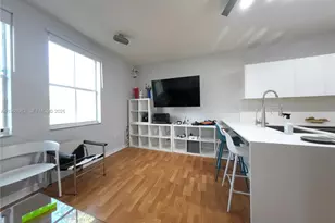 130 Jacaranda Country Club Dr, Plantation, FL 33324 - Photo 7