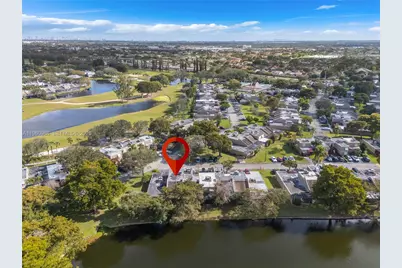 10911 N Lakeview Dr, Pembroke Pines, FL 33026 - Photo 27