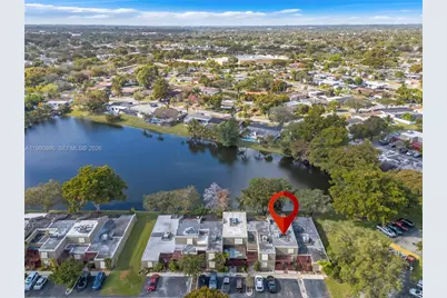 10911 N Lakeview Dr, Pembroke Pines, FL 33026 - Photo 23