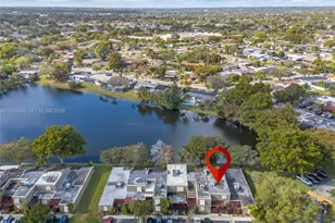 10911 N Lakeview Dr, Pembroke Pines, FL 33026 - Photo 23