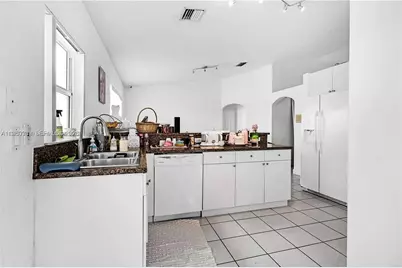 11276 NW 58th Ter, Doral, FL 33178 - Photo 15