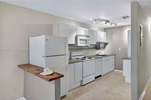 8640 NE 2nd Ave, El Portal, FL 33138 - Photo 15