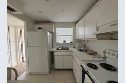 9001 Sunrise Lakes Blvd #208, Sunrise, FL 33322 - Photo 5