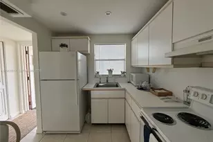 9001 Sunrise Lakes Blvd, Sunrise, FL 33322 - Photo 5