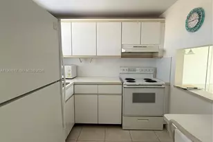 9001 Sunrise Lakes Blvd, Sunrise, FL 33322 - Photo 5