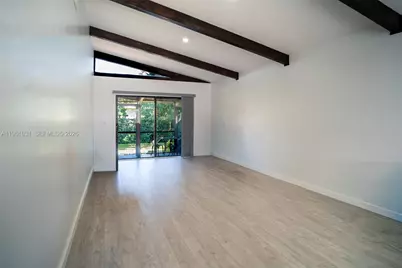135 Essex Rd #2-28, Hollywood, FL 33024 - Photo 9