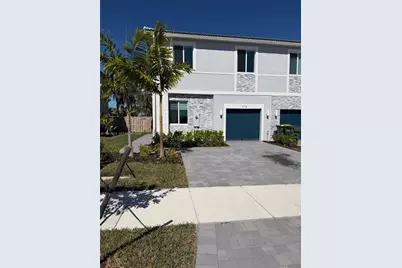 679 SE 13th St Cir #679, Homestead, FL 33034 - Photo 1