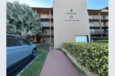 100 SW 130th Ter #109C, Pembroke Pines, FL 33027 - Photo 5