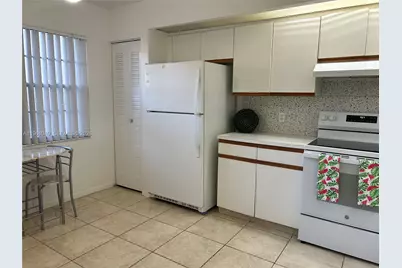 100 SW 130th Ter #109C, Pembroke Pines, FL 33027 - Photo 11