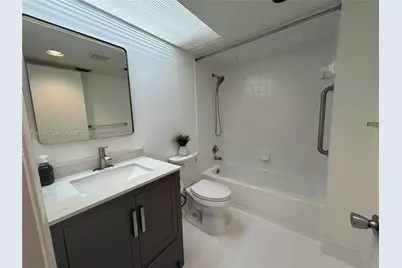100 SW 130th Ter #109C, Pembroke Pines, FL 33027 - Photo 17