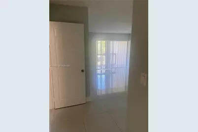 731 N Pine Island Rd #202, Plantation, FL 33324 - Photo 5