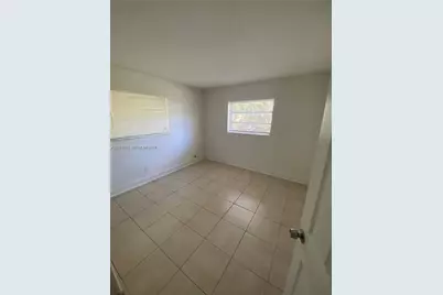 933 NE 38th St #2-3, Oakland Park, FL 33334 - Photo 3